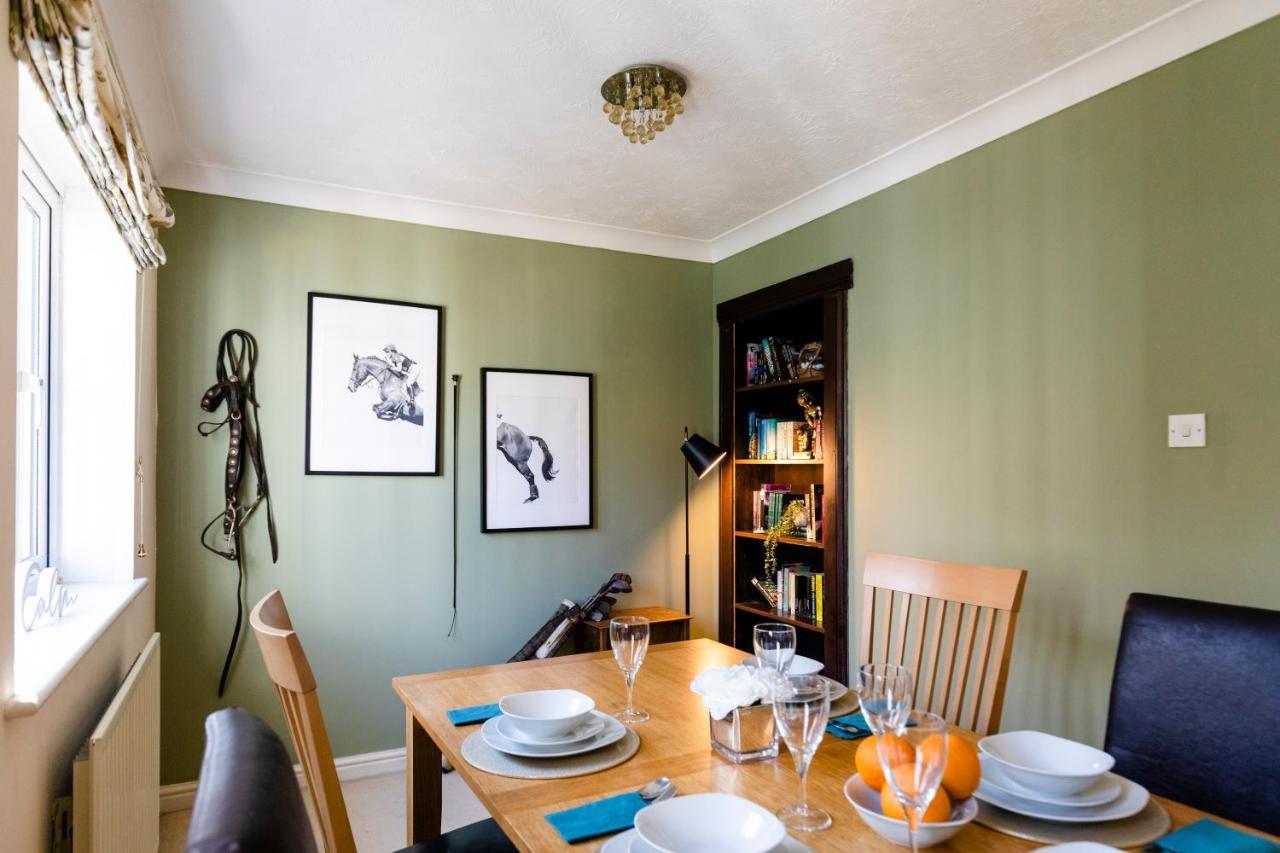 Chichester Retreat House With Free Parking ภายนอก รูปภาพ
