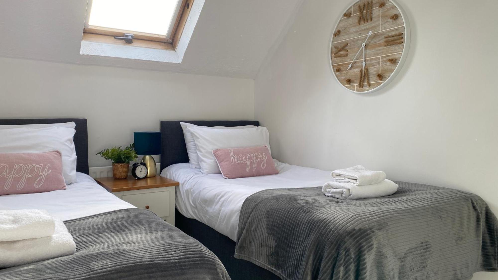 Chichester Retreat House With Free Parking ภายนอก รูปภาพ