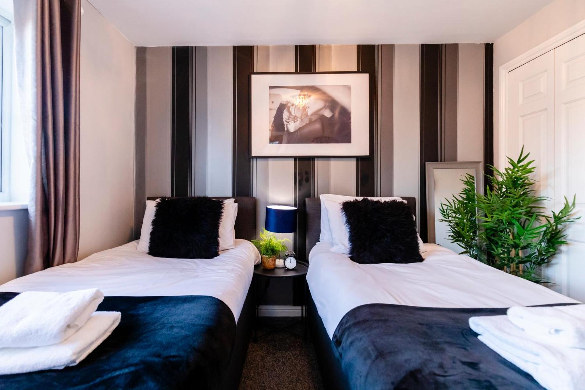 Chichester Retreat House With Free Parking ภายนอก รูปภาพ