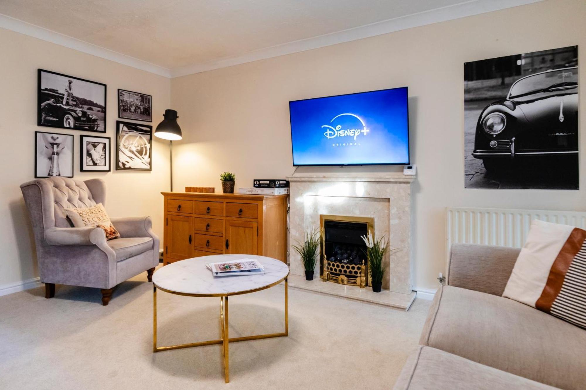 Chichester Retreat House With Free Parking ภายนอก รูปภาพ